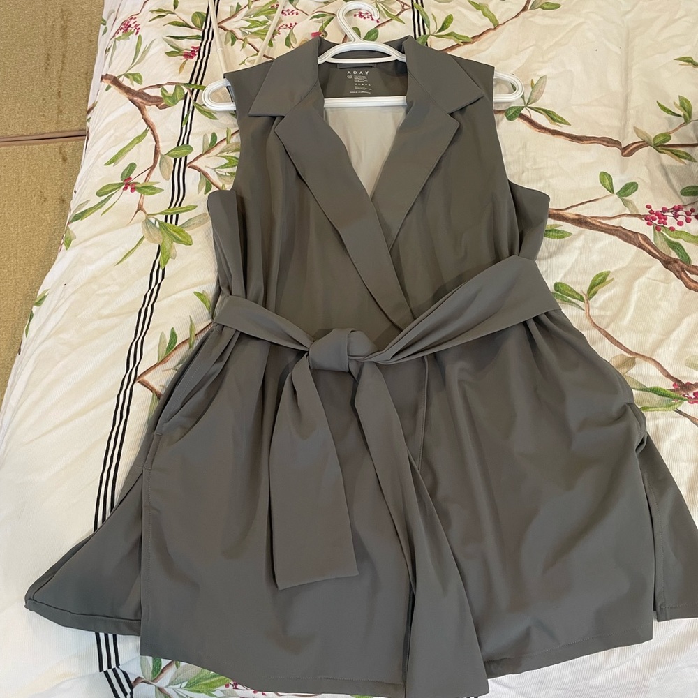 Aday wrap vest with pockets